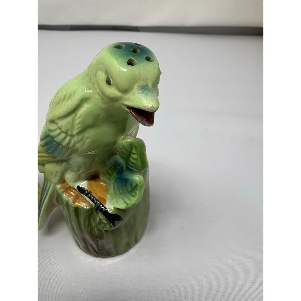 Vintage Green and Yellow Song Birds Tree Stumps Salt & Pepper Shakers Retro MCM